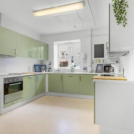 Private Twin Next To Fish Market And Bryggen * 베르겐